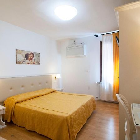 Albergo Ai Tolentini Veneza Exterior foto