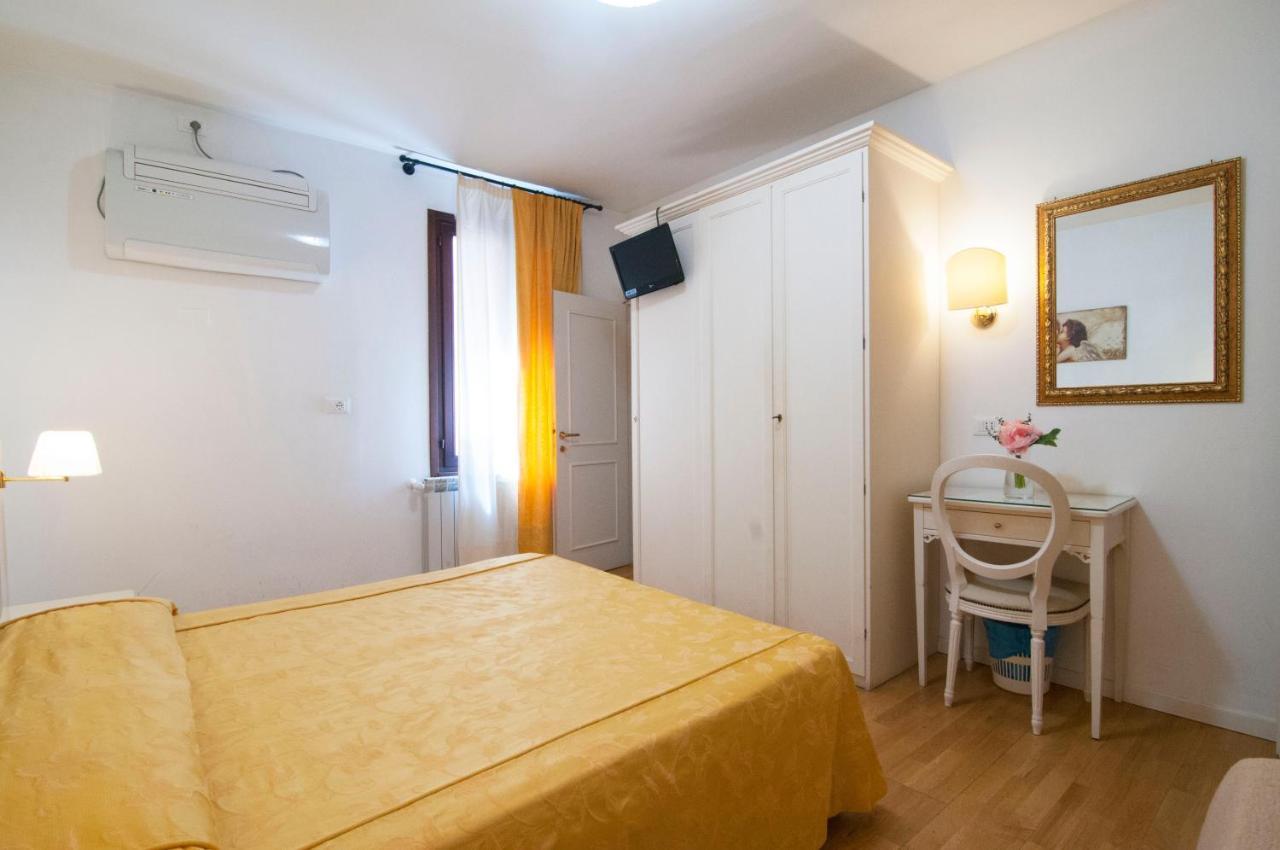 Albergo Ai Tolentini Veneza Exterior foto