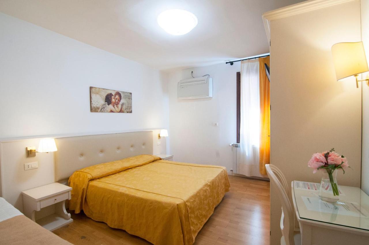 Albergo Ai Tolentini Veneza Exterior foto