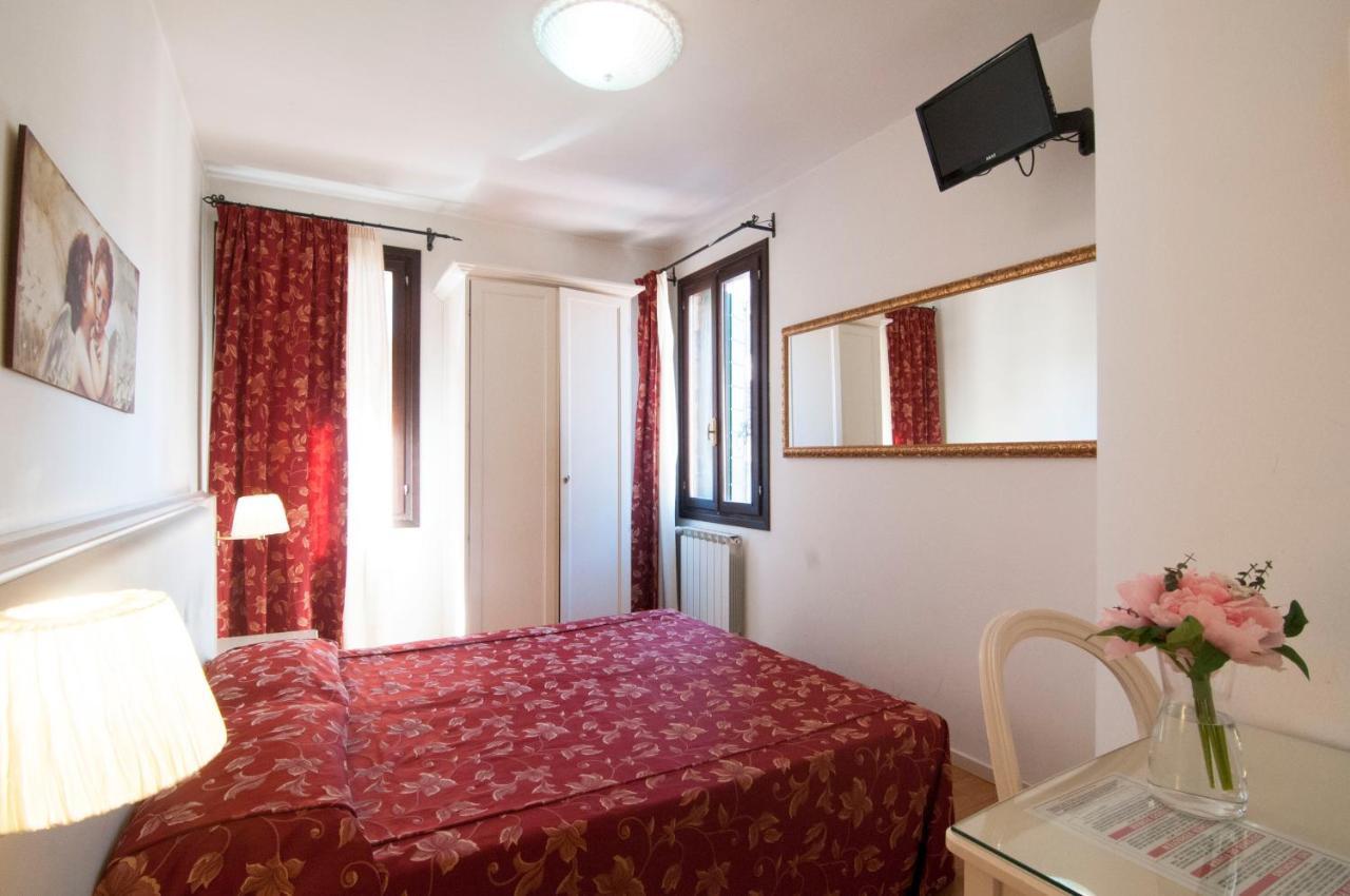Albergo Ai Tolentini Veneza Exterior foto